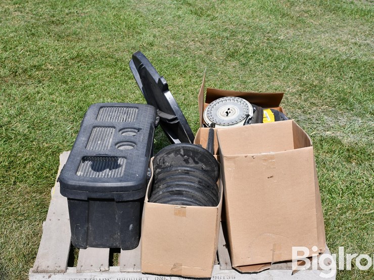 pallet-of-planter-parts-image-4