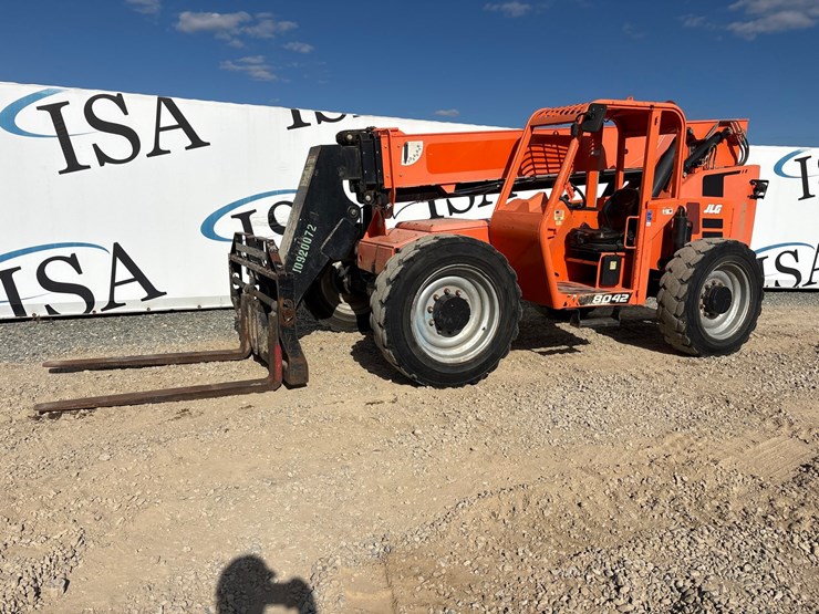 2019-jlg-8042-image-1