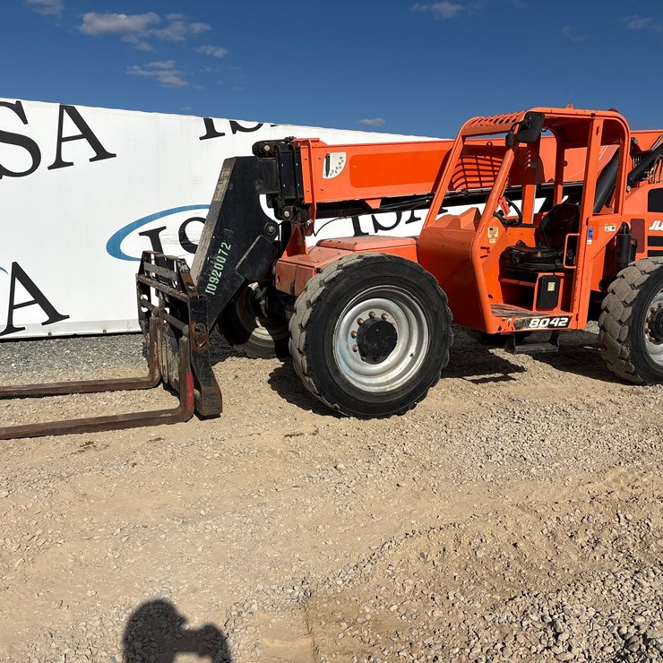 2019 JLG 8042