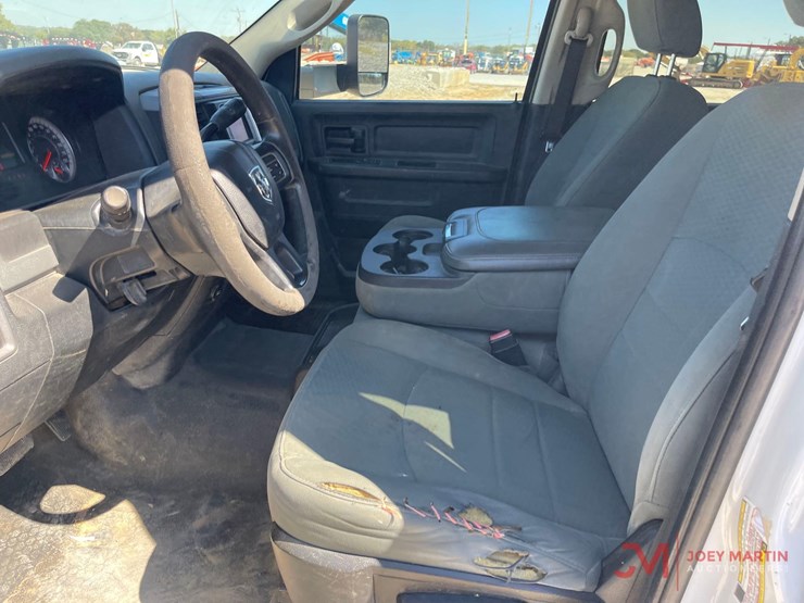 2018-dodge-3500-image-26