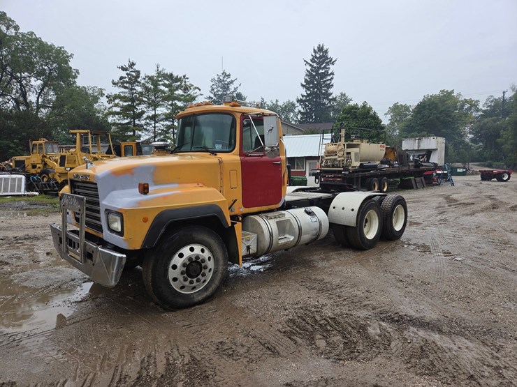 1994-mack-rd688s-image-1