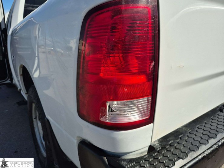 2017-dodge-1500-image-25