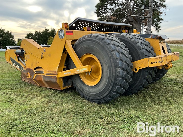 2021-deere-2412e-image-7