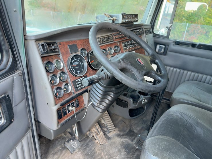2006-kenworth-w900-image-31