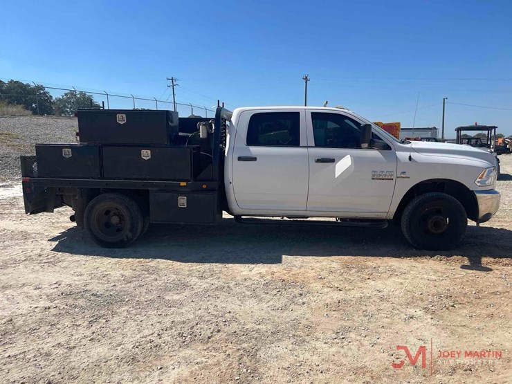 2018-dodge-3500-image-2