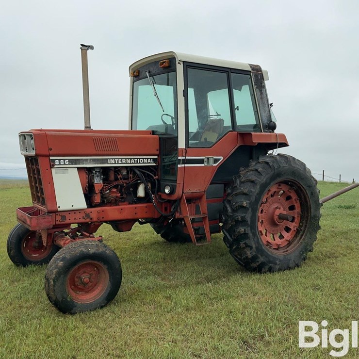 1977 INTERNATIONAL 886