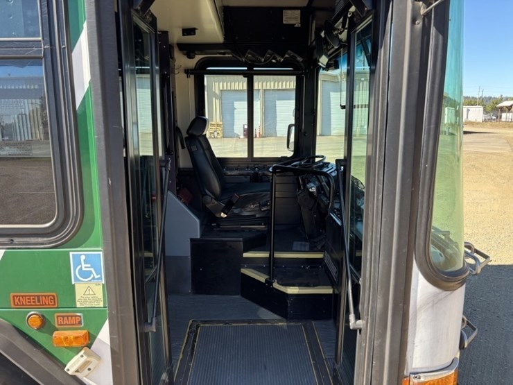 2010-gillig-35'-transit-bus-image-16