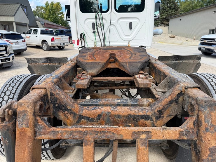 #1608-•-2019-freightliner-cascadia-single-axle-day-cab-image-17