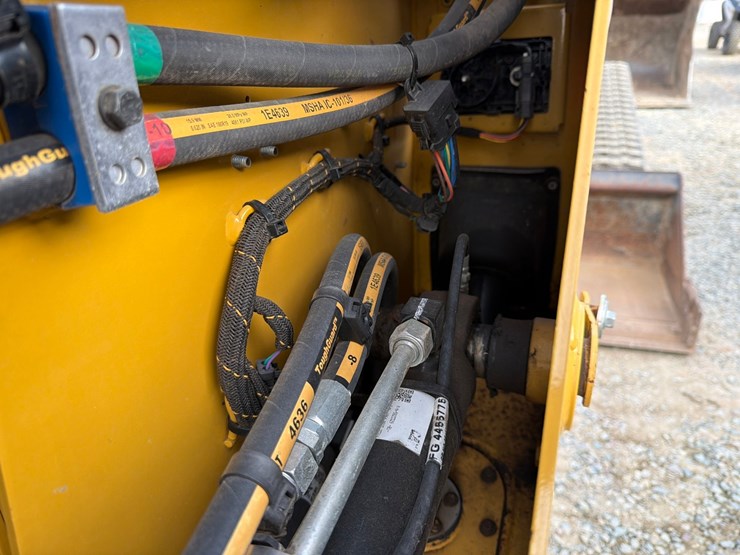 2023-caterpillar-226d3-image-20