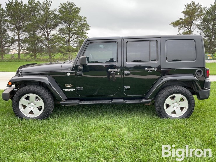 2010-jeep-wrangler-unlimited-sahara-image-8