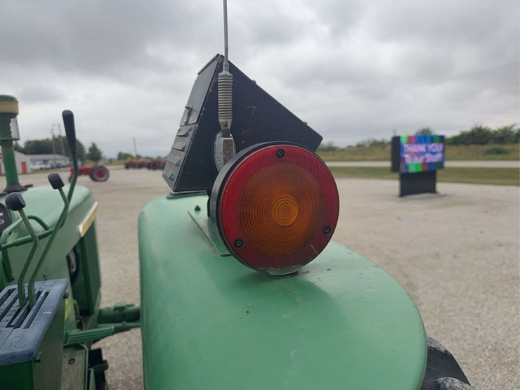 john-deere-3020-image-44