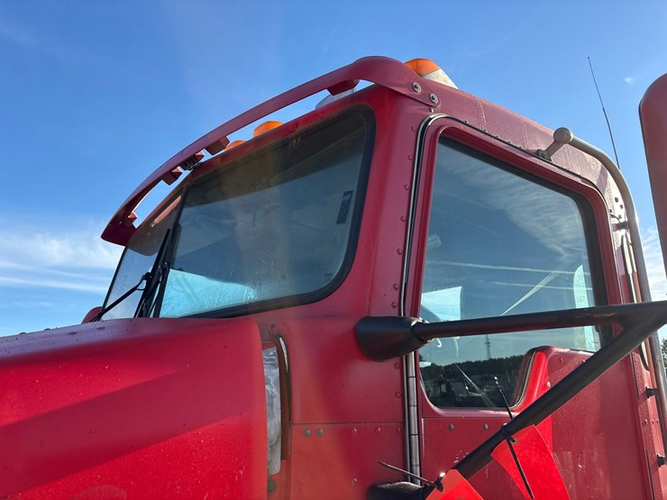 2007-kenworth-w900-image-11