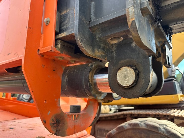2019-jlg-8042-image-30