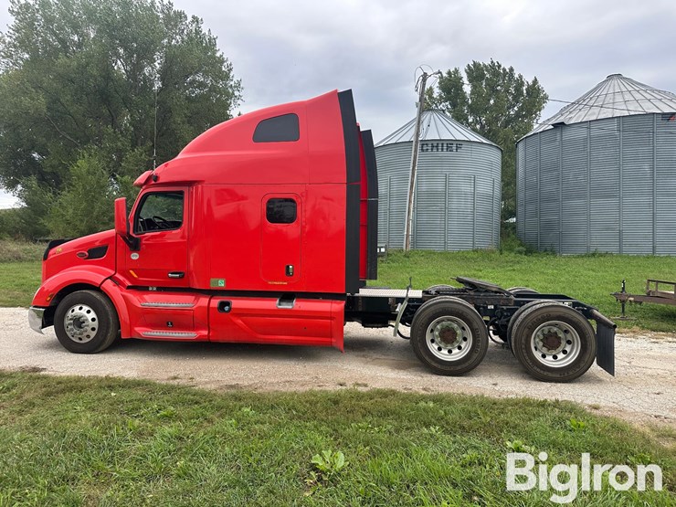 2021-peterbilt-579-image-8