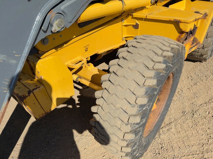 2011-deere-410j-image-16