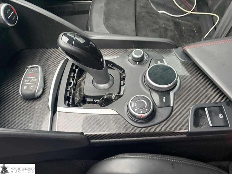 non-operable-2018-alfa-r-giulia-quadrifogli-image-43