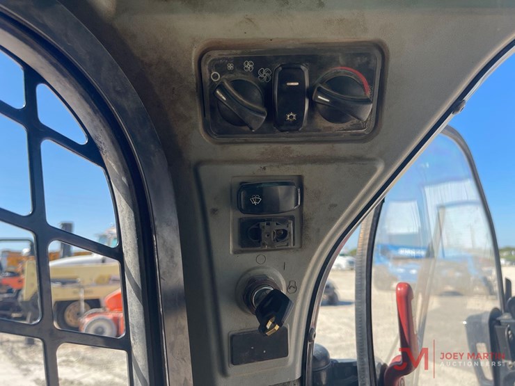 2019-caterpillar-272d3-image-21