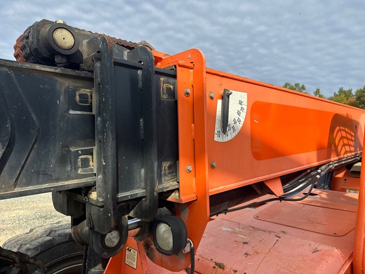 2019-jlg-8042-image-28