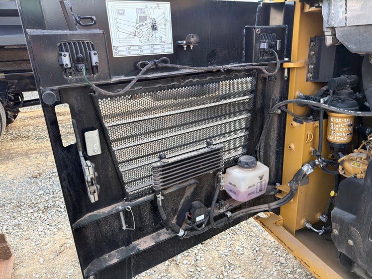 2023-caterpillar-226d3-image-49