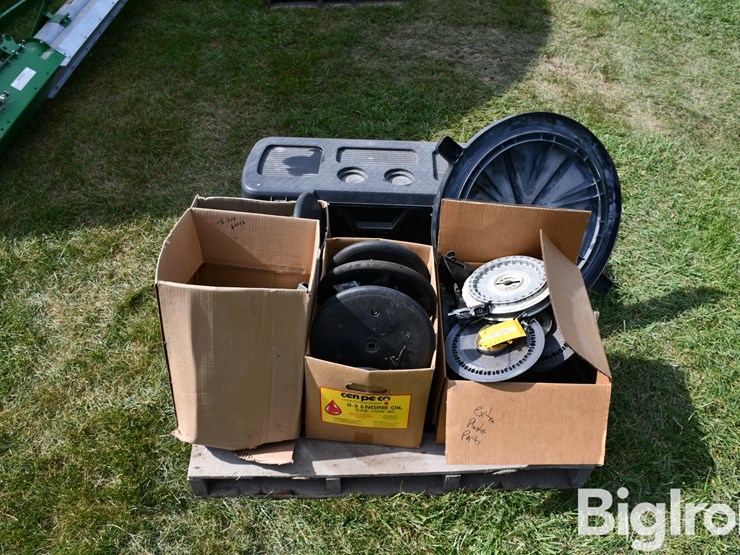 pallet-of-planter-parts-image-2