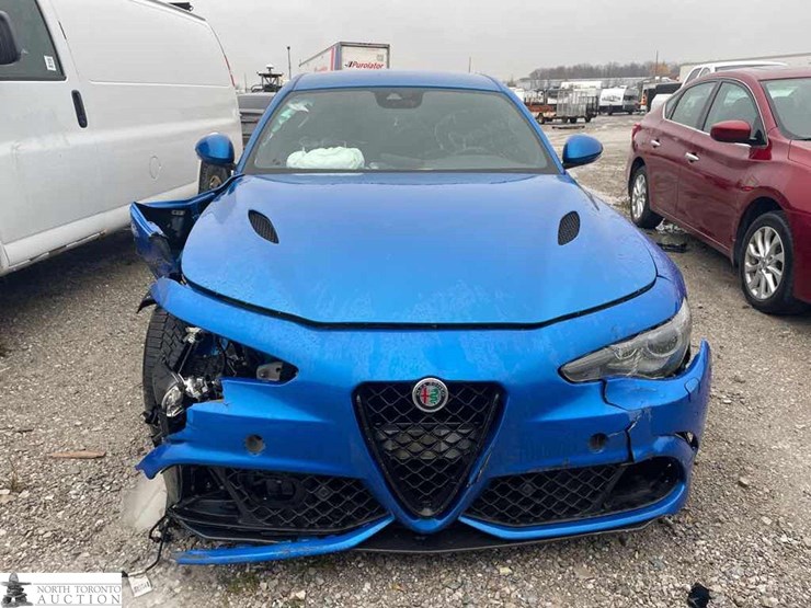 non-operable-2018-alfa-r-giulia-quadrifogli-image-2