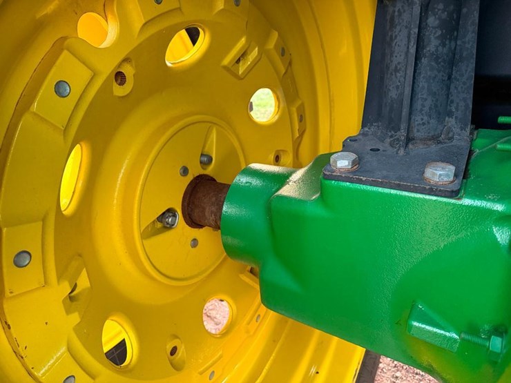 john-deere-6215r-image-40