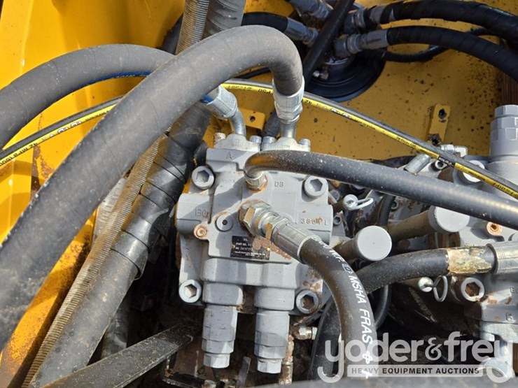2019-deere-470g-lc-image-45