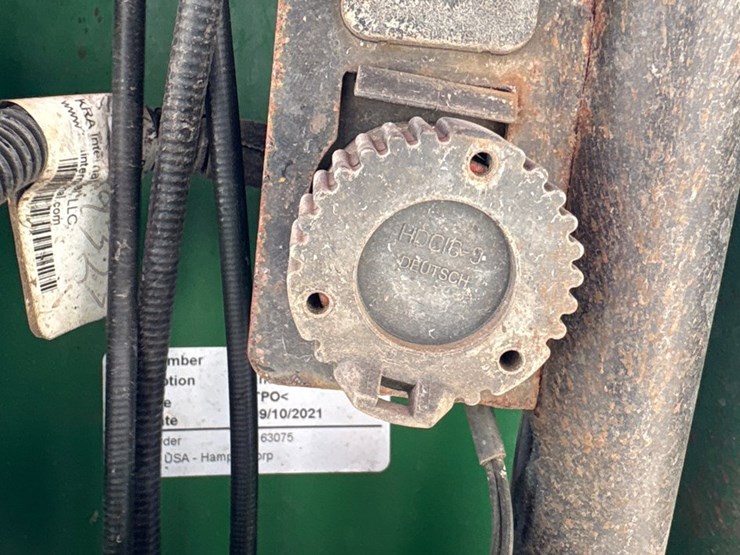 2021-john-deere-220-image-7