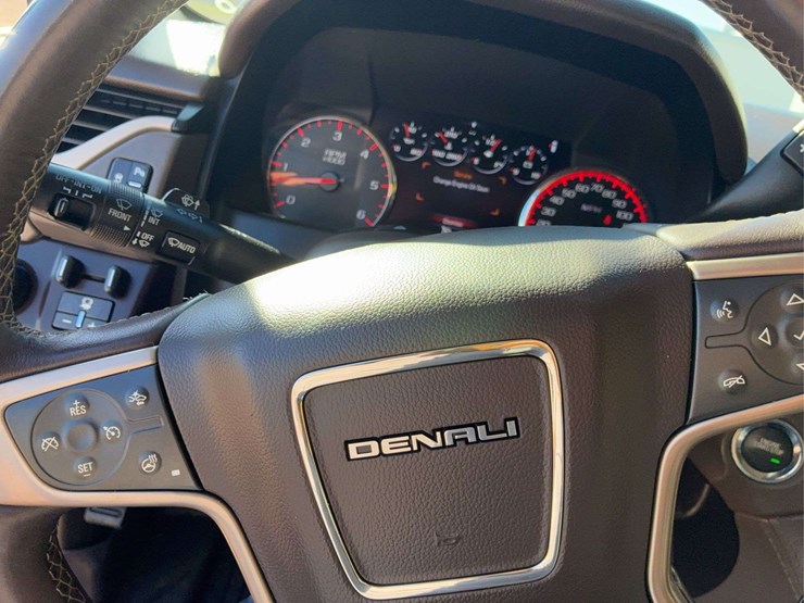 2015-gmc-yukon-denali-image-30
