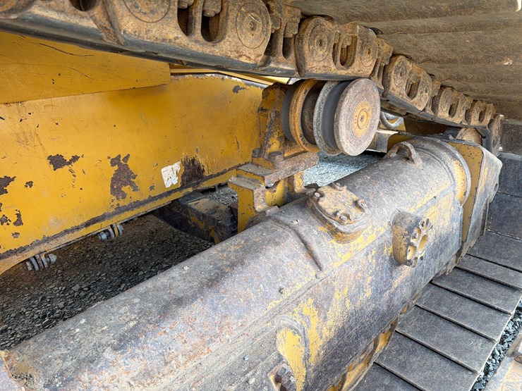 caterpillar-d6t-lgp-image-35