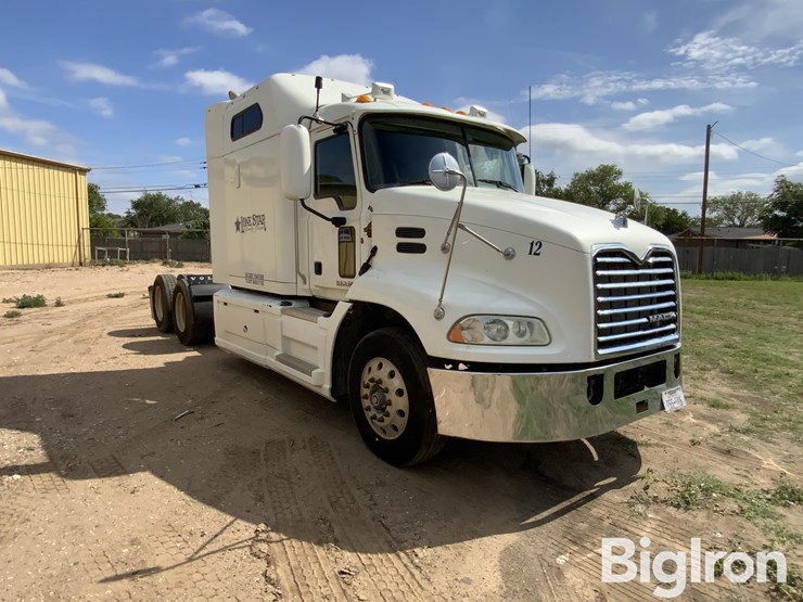 2014-mack-pinnacle-cxu613-image-3