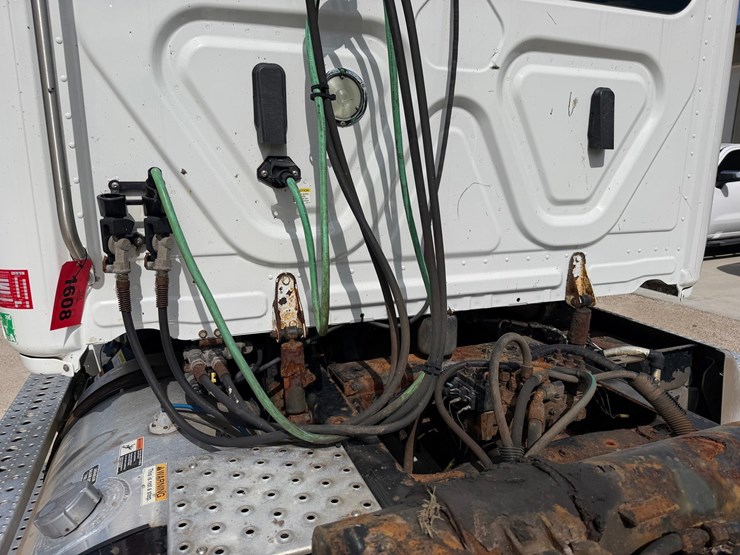 #1608-•-2019-freightliner-cascadia-single-axle-day-cab-image-25