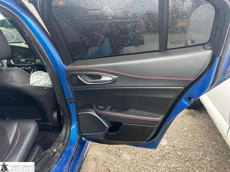 non-operable-2018-alfa-r-giulia-quadrifogli-image-45