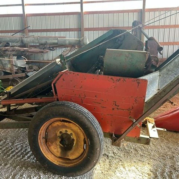 New Idea 2-Wide Row Corn Picker