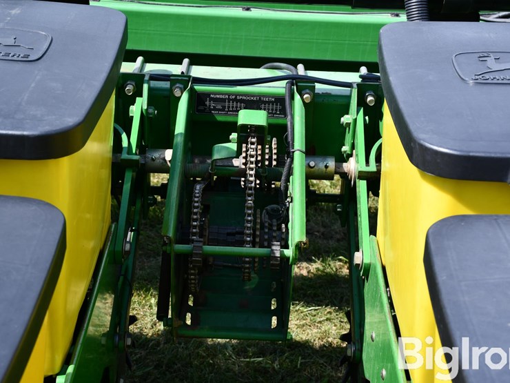 2000-john-deere-1770-image-19