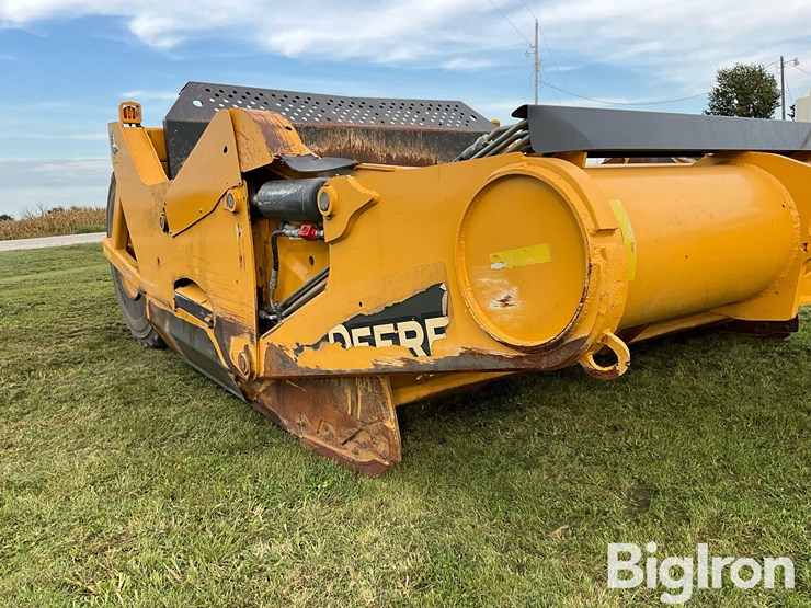2021-deere-2412e-image-20