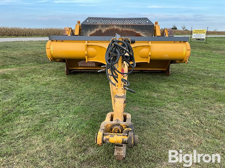 2021-deere-2412e-image-2