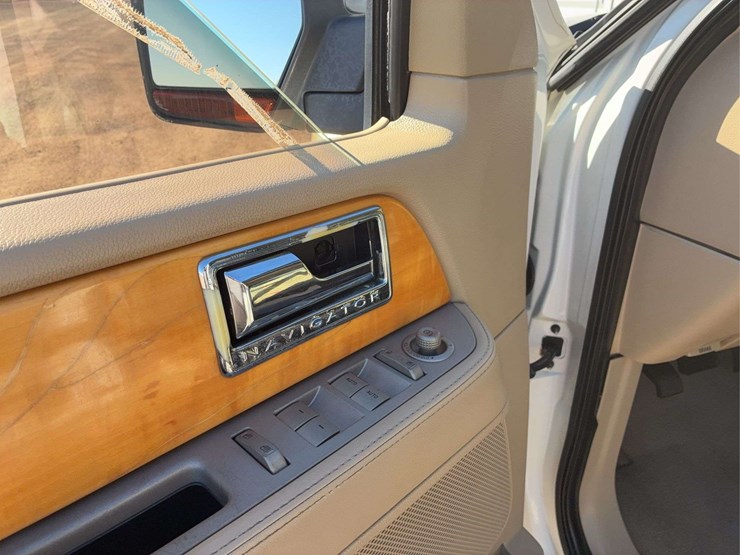 2008-lincoln-navigator-l-image-27