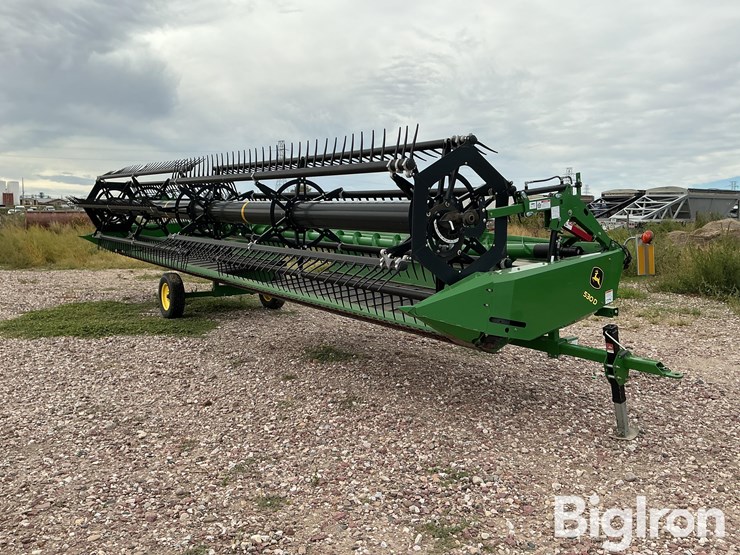 2021-john-deere-530d-image-1