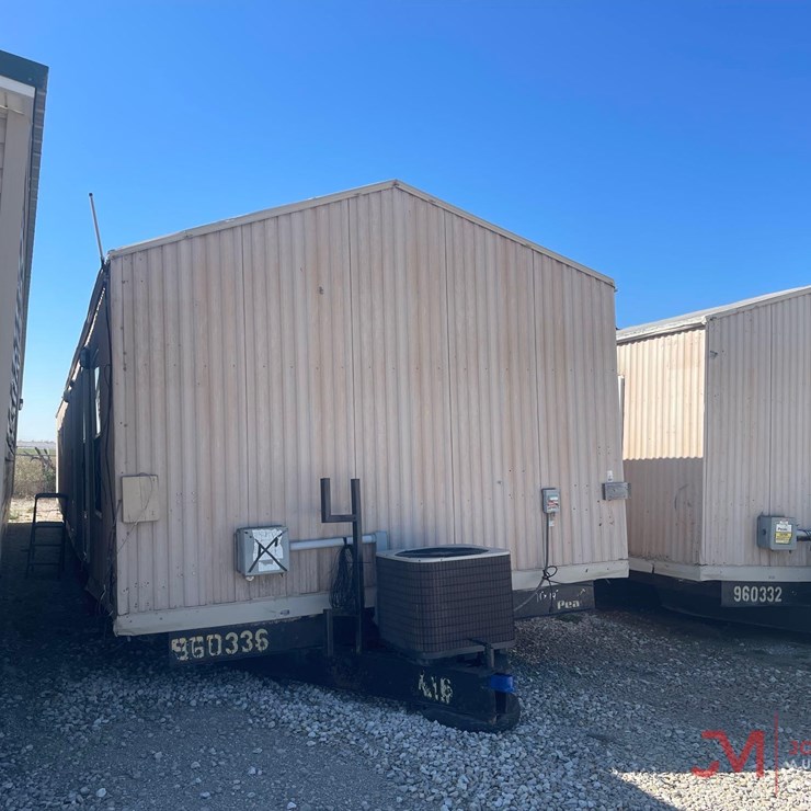 MOBILE JOB-SITE LIVING QUARTERS
