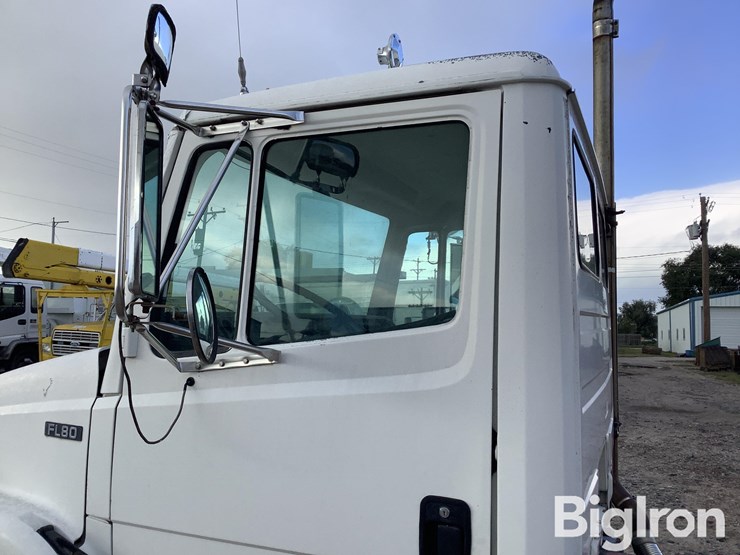 1996-freightliner-fl80-image-9