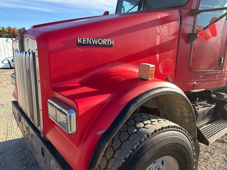 2007-kenworth-w900-image-10