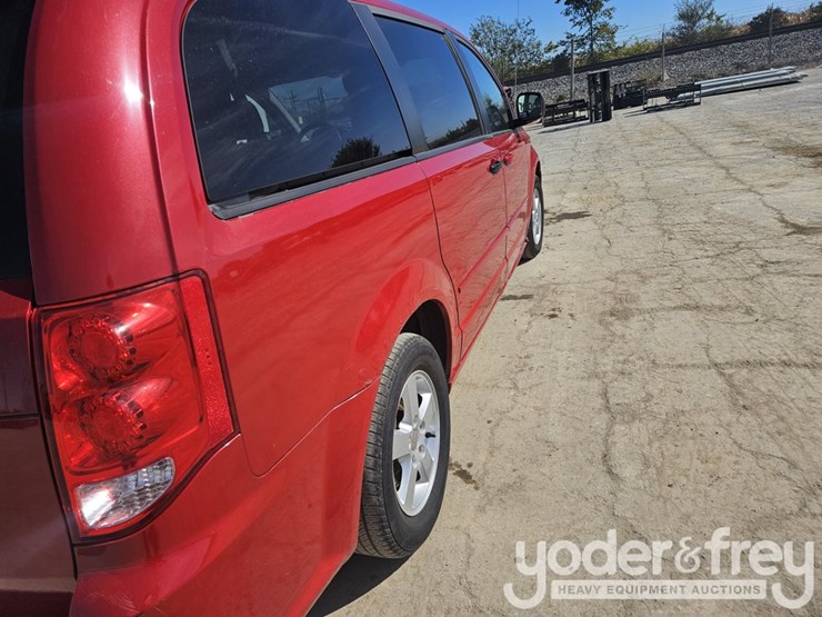 2012-dodge-grand-caravan-image-22