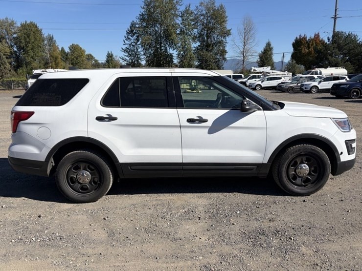 2018-ford-explorer-image-3