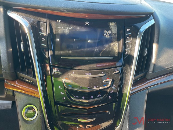 2015-cadillac-escalade-image-19