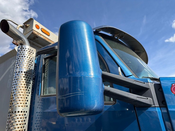 2016-kenworth-t880-image-49