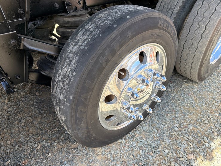 2016-kenworth-t880-image-104
