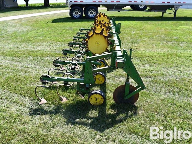 john-deere-er825-8r30-cultivator-image-4