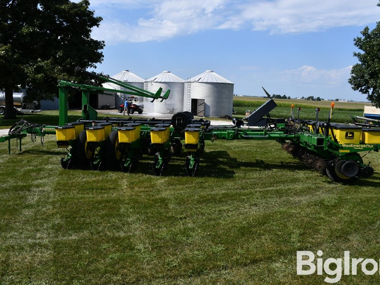 2000-john-deere-1770-image-8
