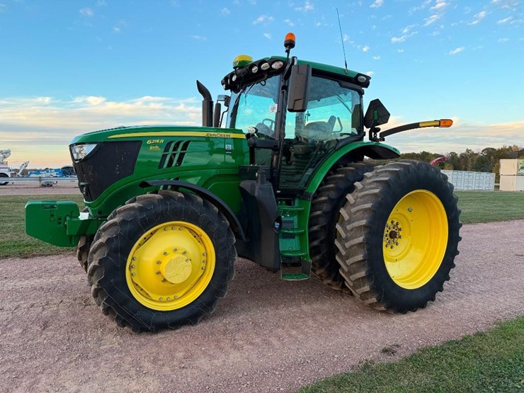 john-deere-6215r-image-1